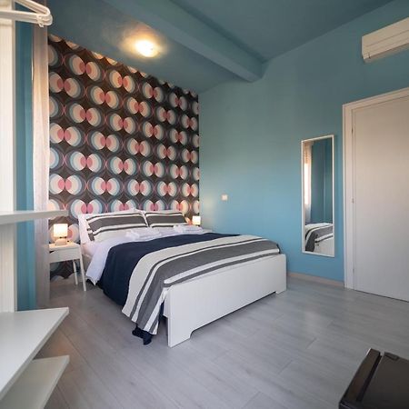 Boutique Rooms Carbonazzi 17 Кальярі Екстер'єр фото