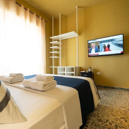 Boutique Rooms Carbonazzi 17 Кальярі Екстер'єр фото