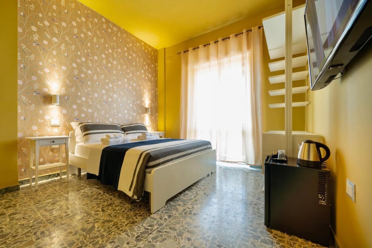Boutique Rooms Carbonazzi 17 Кальярі Екстер'єр фото