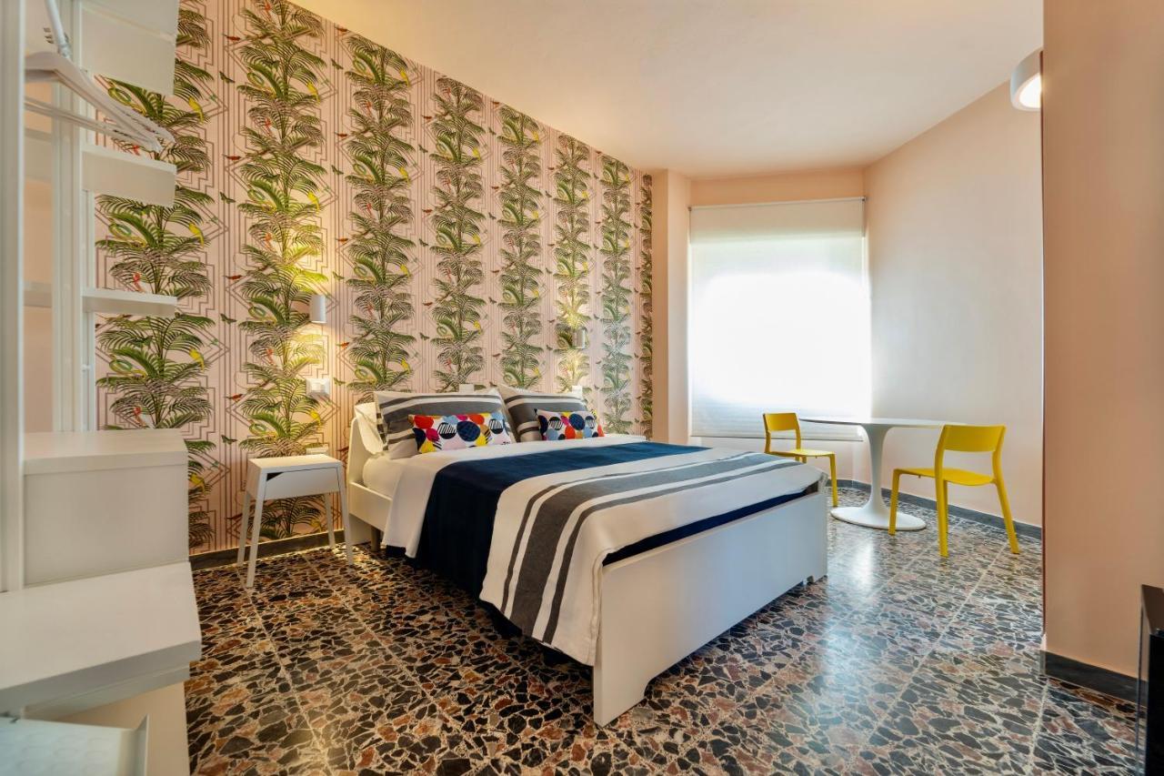 Boutique Rooms Carbonazzi 17 Кальярі Екстер'єр фото