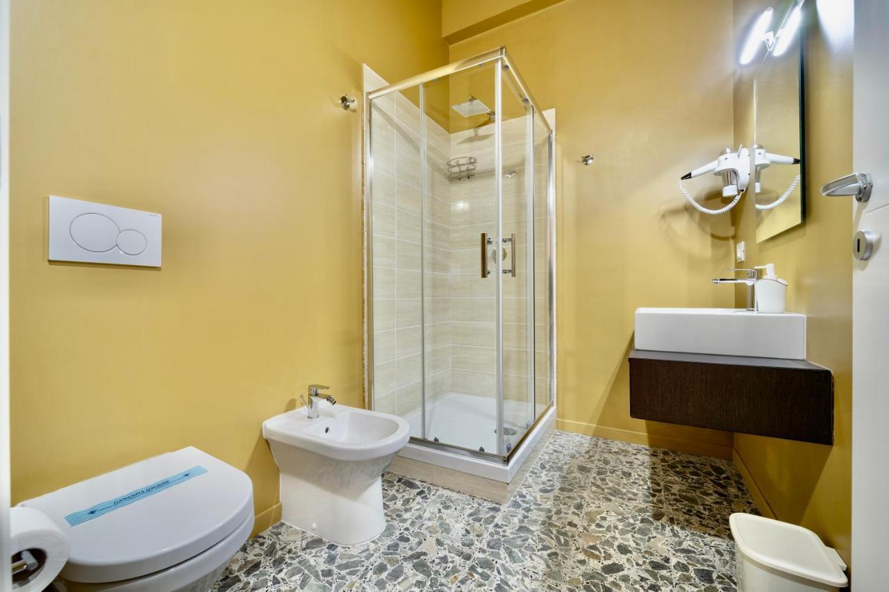 Boutique Rooms Carbonazzi 17 Кальярі Екстер'єр фото