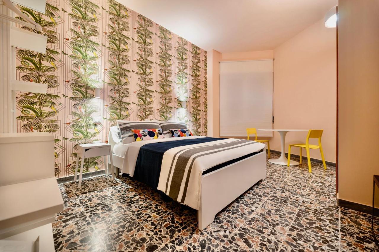 Boutique Rooms Carbonazzi 17 Кальярі Екстер'єр фото