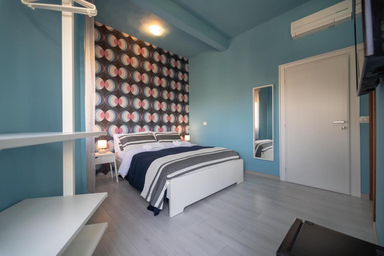 Boutique Rooms Carbonazzi 17 Кальярі Екстер'єр фото