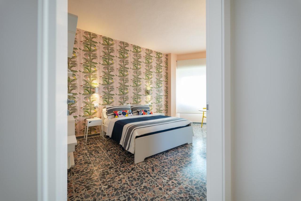 Boutique Rooms Carbonazzi 17 Кальярі Екстер'єр фото
