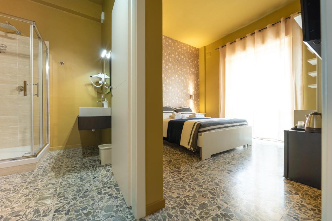 Boutique Rooms Carbonazzi 17 Кальярі Екстер'єр фото