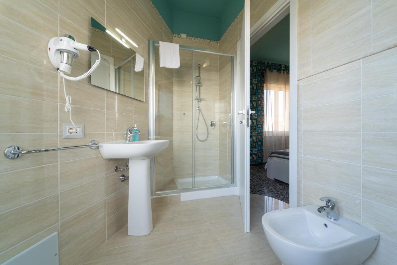 Boutique Rooms Carbonazzi 17 Кальярі Екстер'єр фото